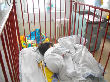 Bilanţ trist: Aproape 1.000 de copii, abandonaţi în spital